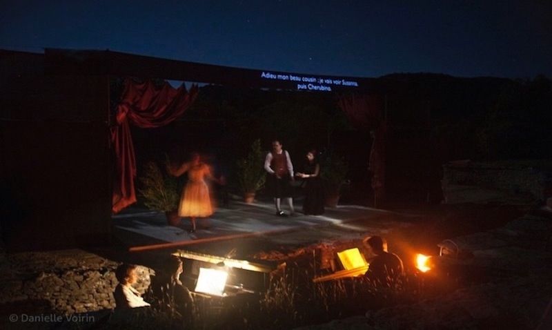 Les Noces de Figaro au Théâtre de la Pleine Lune, 2013, éclairé par la lune